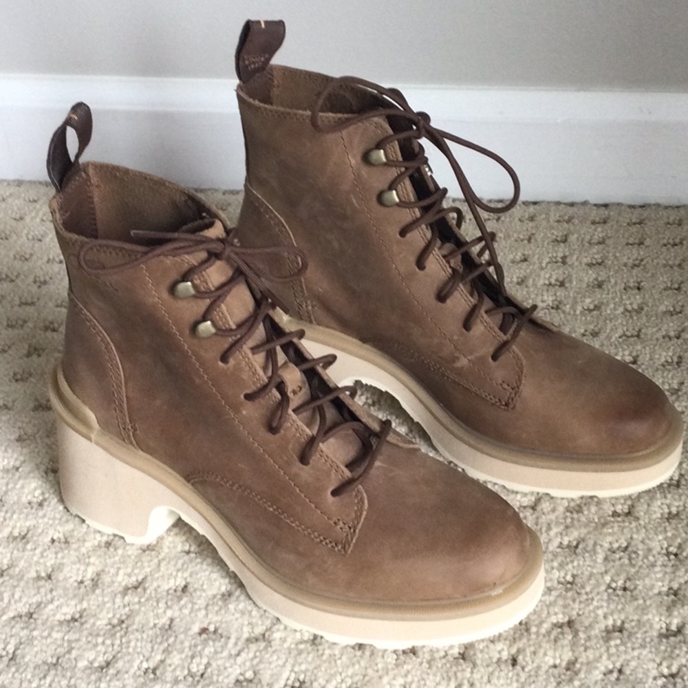 SOREL HI-LINE HEEL LACE BOOT
